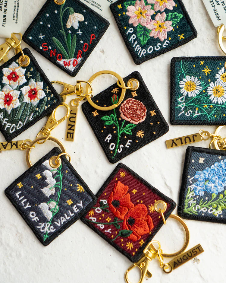 'Poppy' - Porte-Clés Brodé avec fleur de naissance d'août